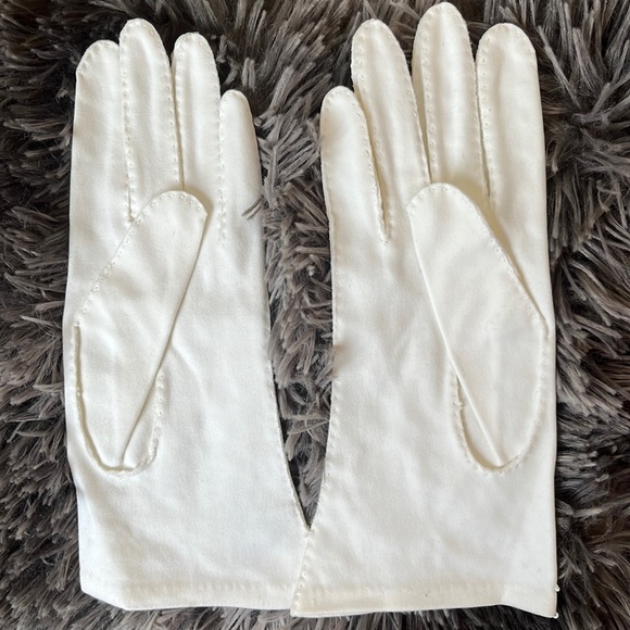 VTG 1950’s dead stock white beaded gloves - Picture 2 of 6